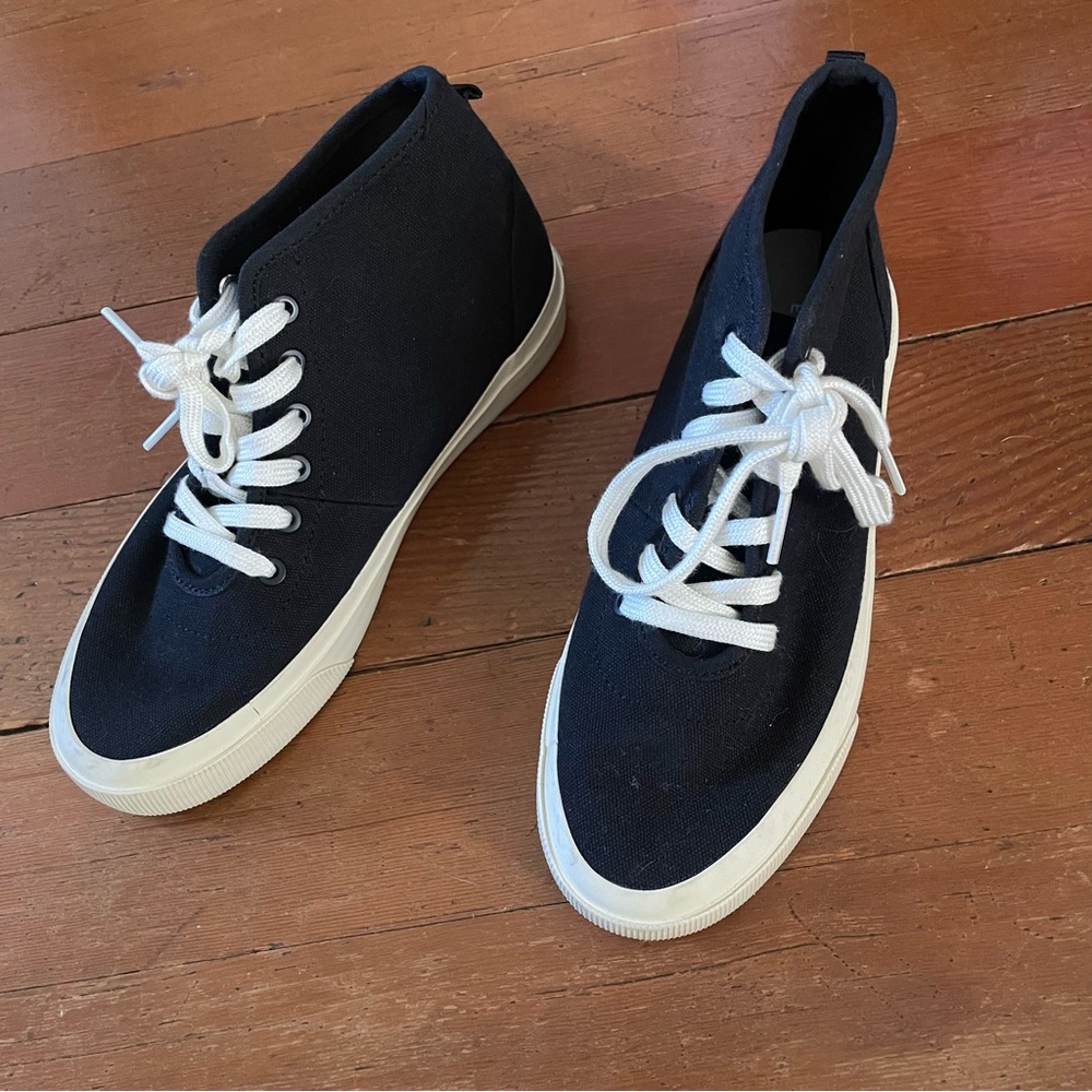 Everlane high top forever sneaker Black and White Minimalist